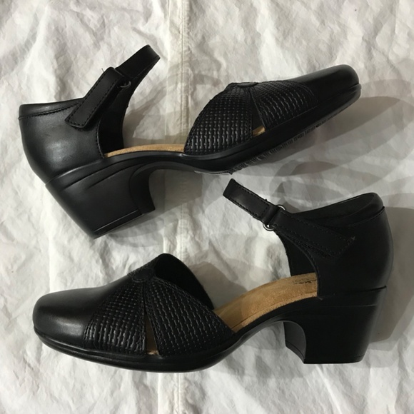 NEW Clarks Leather Emily Rae Black Pump Women's Size 8.5 Wide Ankle Strap - Picture 13 of 16
